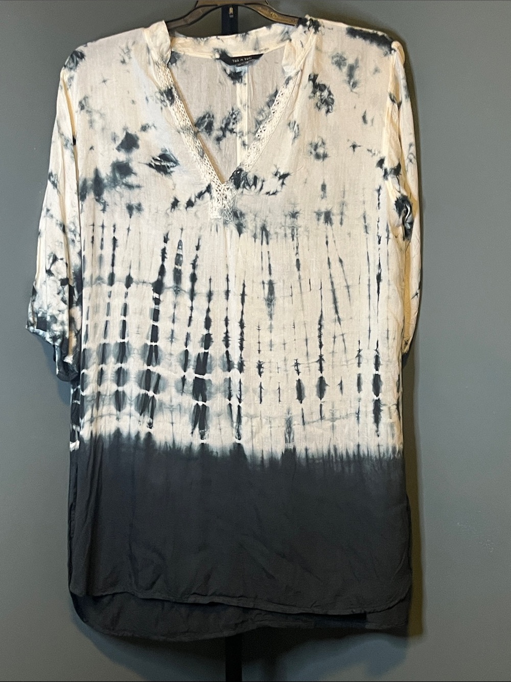 V-Neck Tie-Dye Tunic Top - Black & White